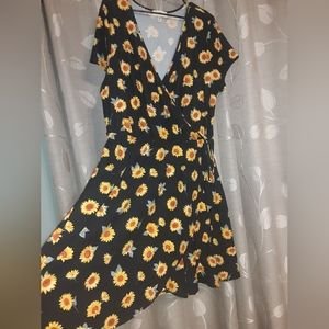 Derek Heart 2X Sunflower Wrap Dress